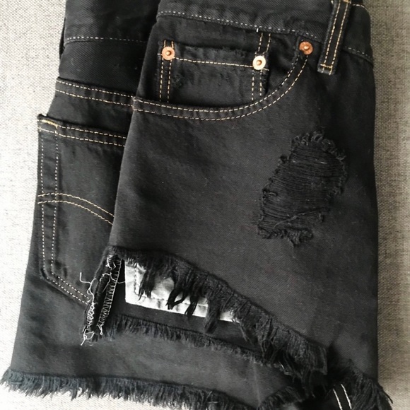 Levi's 501 Jean Short (Vintage) - Picture 2 of 4